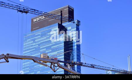 Warschau, Polen. 28. März 2025. Bau eines modernen, grünen, multifunktionalen Viertels von Wola. Towarowa 22 ist ein Stadtbildungsprojekt , das umgesetzt wurde . Stockfoto