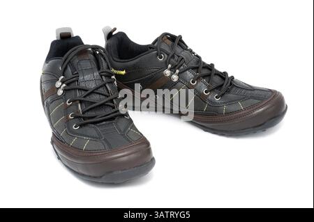 Ein Paar schwarze Herren-Sportschuhe auf weißem Hintergrund Stockfoto