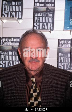 18. April 2006 - K17128MR. GENE HACKMAN UND DANIEL LENIHAN SIGNIERSTUNDE ANLÄSSLICH BRENTANOS BOOK STORE CENTURY CITY CA 11-10-1999.GENE HACKMAN. MILAN RYBA - PHOTOS(Credit Image: © Globe Photos/ZUMAPRESS.com) Stockfoto