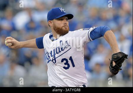 20. April 2016 - Kansas City, MO, USA - Kansas City Royals Pitcher Ian Kennedy wirft am Mittwoch, 20. April 2016, im Kauffman Stadium in Kansas City, Mo. (Credit Image: © John Sleezer/TNS via ZUMA Wire) im ersten Inning gegen die Detroit Tigers. Stockfoto