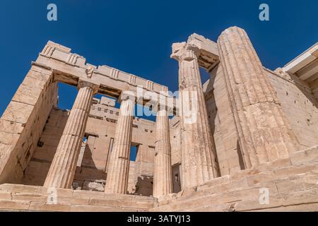 Nahaufnahme der Propyläen in Athen, Griechenland Stockfoto