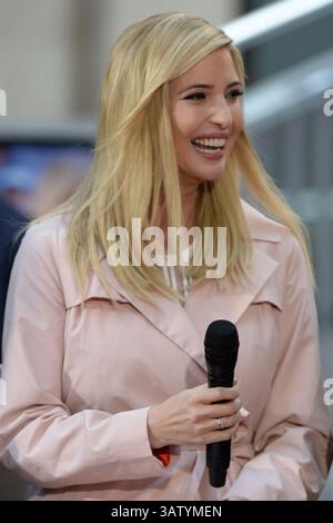 21. April 2016 - New York, NY, USA - 21. April 2016 New York City. Ivanka Trump nimmt am 21. April 2016 in New York City an einem Rathaus auf der NBC TODAY am Rockefeller Plaza Teil. (Foto: © Kristin Callahan/Ace Pictures via ZUMA Press) Stockfoto