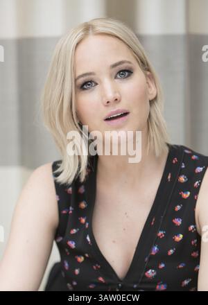 3. November 2015 – Hollywood, USA – JENNIFER LAWRENCE wirbt für „The Hunger Games: Mockingjay Part 2“. Jennifer Shrader Lawrence (* 15. August 1990) ist eine US-amerikanische Schauspielerin. Geboren und aufgewachsen in Louisville, Kentucky, wurde sie im Alter von 14 Jahren von einem Talentscout in New York City gesichtet. Bald zog sie nach Los Angeles und begann ihre Schauspielkarriere mit Gastrollen in Fernsehsendungen. Lawrence ist die bestbezahlte Schauspielerin der Welt und hat weltweit mehr als eine Milliarde eingespart. Sie ist die jüngste Schauspielerin, die vier Oscar-Nominierungen erhalten hat, und ist Preisträgerin eines British Academy Film Aw Stockfoto
