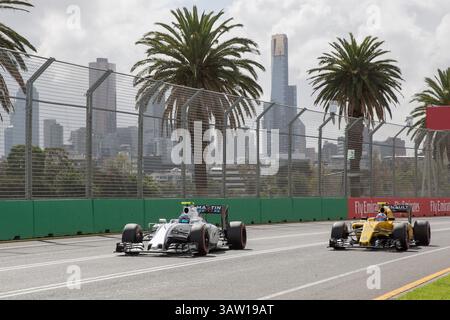 19. März 2016: Valtteri Bottas (FIN) #77 aus dem Williams Martini Racing Team und Jolyon Palmer (GBR) #30 aus dem Renault Sport F1 Team während des dritten Trainings beim Formel-1-Grand Prix 2016 in Albert Park, Melbourne, Australien. Sydney Low/Cal Sport Media (Bild: © Sydney Low/CSM via ZUMA Wire) Stockfoto