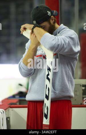 7. Mai 2016: Washington Capitals Torwart Braden Holtby (70) meditiert vor dem fünften Spiel der National Hockey League Eastern Conference in der zweiten Runde zwischen den Washington Capitals und den Pittsburgh Penguins im Verizon Center in Washington DC. Obligatorische Angabe: Kostas Lymperopoulos/CSM (Credit Image: © Kostas Lymperopoulos/CSM via ZUMA Wire) Stockfoto