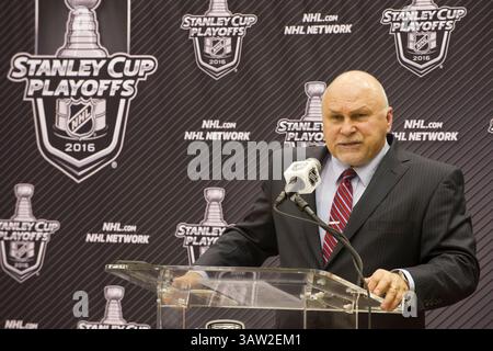7. Mai 2016: Barry Trotz, Cheftrainer der Washington Capitals, spricht während der Pressekonferenz im fünften Spiel der National Hockey League Eastern Conference in der zweiten Runde zwischen den Washington Capitals und den Pittsburgh Penguins im Verizon Center in Washington DC. Obligatorische Gutschrift: Kostas Lymperopoulos/CSM (Bild des Gutscheins: © Kostas Lymperopoulos/CSM via ZUMA Wire) Stockfoto