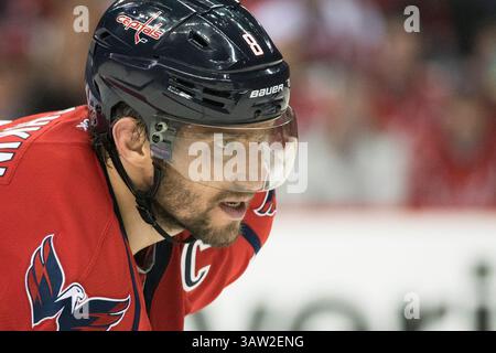 7. Mai 2016: Alex Ovechkin (8) ist für die zweite Runde der National Hockey League Eastern Conference im Verizon Center in Washington DC bereit. Die Washington Capitals besiegen die Pittsburgh Penguins mit 3:1. Obligatorische Gutschrift: Kostas Lymperopoulos/CSM (Bild des Gutscheins: © Kostas Lymperopoulos/CSM via ZUMA Wire) Stockfoto