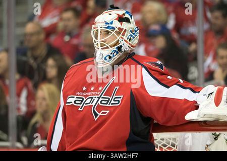 7. Mai 2016: Braden Holtby (70), Torhüter der Washington Capitals, spielt im fünften Spiel der National Hockey League Eastern Conference in der zweiten Runde zwischen den Washington Capitals und den Pittsburgh Penguins im Verizon Center in Washington DC, wo die Washington Capitals die Pittsburgh Penguins mit 3:1 besiegen. Obligatorische Gutschrift: Kostas Lymperopoulos/CSM (Bild des Gutscheins: © Kostas Lymperopoulos/CSM via ZUMA Wire) Stockfoto