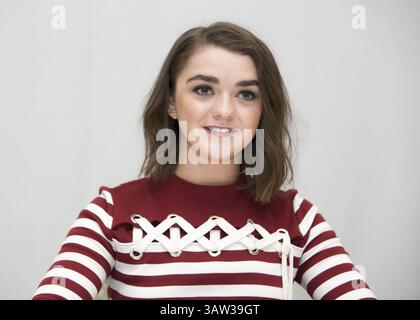11. April 2016 – Hollywood, Kalifornien, USA – MAISIE WILLIAMS fördert die Fernsehserie Game of Thrones Margaret Constance Maisie Williams (* 15. April 1997 in London) ist eine englische Schauspielerin. 2011 gab sie ihr professionelles Schauspieldebüt als Arya stark in der HBO Fantasy-Fernsehserie Game of Thrones, für die sie den EWwy Award für die beste Nebendarstellerin in einem Drama, den Portal Award für die beste Nebendarstellerin im Fernsehen und den besten jungen Schauspieler und den Saturn Award für die beste Leistung eines jüngeren Schauspielers gewann. 2016 wurde sie für den Primetime Emmy Award für herausragende Nebendarstellerin i nominiert Stockfoto