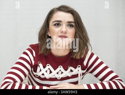 11. April 2016 – Hollywood, Kalifornien, USA – MAISIE WILLIAMS fördert die Fernsehserie Game of Thrones Margaret Constance Maisie Williams (* 15. April 1997 in London) ist eine englische Schauspielerin. 2011 gab sie ihr professionelles Schauspieldebüt als Arya stark in der HBO Fantasy-Fernsehserie Game of Thrones, für die sie den EWwy Award für die beste Nebendarstellerin in einem Drama, den Portal Award für die beste Nebendarstellerin im Fernsehen und den besten jungen Schauspieler und den Saturn Award für die beste Leistung eines jüngeren Schauspielers gewann. 2016 wurde sie für den Primetime Emmy Award für herausragende Nebendarstellerin i nominiert Stockfoto