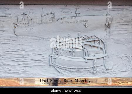 Darstellung der Single Boje Mooring 1964, Teil einer Tafel für das Petroleum Museum, Miri, Malaysia Stockfoto