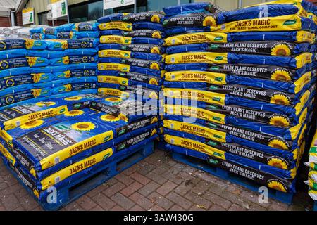 Kompost im Garden Centre, Wales, Großbritannien Stockfoto