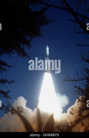 20. August 1977 – Cape Canaveral, FL, Vereinigte Staaten von Amerika – die Voyager 2 startet an Bord einer Titan-Centaur-Rakete vom Space Launch Complex 41 im Kennedy Space Center am 20. August 1977 in Cape Canaveral, Florida. Das Voyager 2 ist in die Erde eingedrungen und sendet weiterhin Daten zurück zur Erde. (Bild: © NASA/Planet Pix via ZUMA Wire) Stockfoto