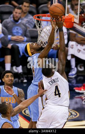 31. März 2016: Der Denver Nuggets-Stürmer will Barton (5) führt den Schuss des New Orleans Pelicans-Stürmers James Ennis (4) während eines NBA-Basketballspiels zwischen den Denver Nuggets und den New Orleans Pelicans im Smoothie King Center in New Orleans, LA. New Orleans Pelicans besiegen Denver Nuggets 101-95. Stephen Lew/CSM(Bild: © Stephen Lew/CSM via ZUMA Wire) Stockfoto