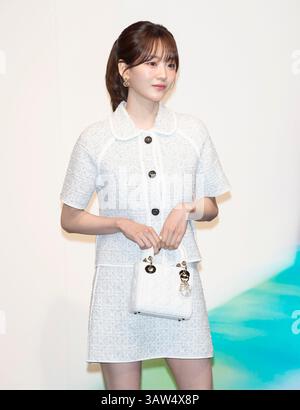 18. April 2025: Seoul Südkorea: Die südkoreanische Schauspielerin so Yi-hyun nimmt am 18. April 2025 an einem Fotoruf für die Christian Dior: Designer of Dreams Exhibition auf der Dongdaemun Plaza (DDP) in Seoul Teil. (Foto: Lee Young-HO/SIPA USA) Stockfoto