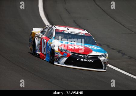 26. Mai 2016 – Concord, NC, USA – Concord, NC – 26. Mai 2016: Kyle Busch (18) trainiert auf dem Charlotte Motor Speedway in Concord, NC für die Coca-Cola 600. (Kreditbild: © ASP/CSM via ZUMA Wire) Stockfoto