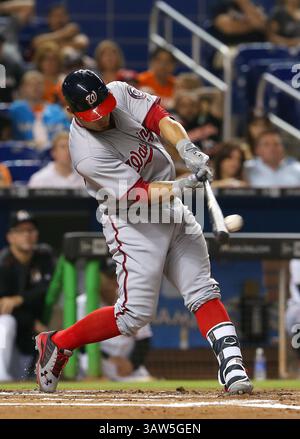 20. Mai 2016: Miami, FL, USA - Wilson Ramos der Washington Nationals schlägt im zweiten Inning gegen die Miami Marlins am Freitag, den 20. Mai 2016, im Marlins Park in Miami ein RBI-Doppel. (Bild: © David Santiago/TNS via ZUMA Wire) Stockfoto