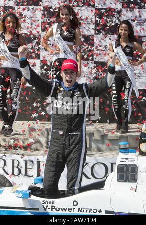 April 2016 - Long Beach, Kalifornien, USA S - Simon Pagenaud #22 aus Frankreich feiert nach dem 41. Toyota Grand Prix von Long Beach in den Straßen von Long Beach, Kalifornien, am Sonntag, den 19. April 2015. (Bild: © Prensa Internacional Via ZUMA Wire) Stockfoto