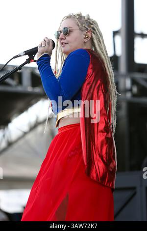 17. April 2016 - Fort Lauderdale, Florida, USA - Sängerin Elle King tritt auf der Bühne während des Tortuga Music Festivals 2016 auf – Tag 3. (Bild: © Debby Wong via ZUMA Wire) Stockfoto
