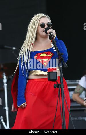 17. April 2016 - Fort Lauderdale, Florida, USA - Sängerin Elle King tritt auf der Bühne während des Tortuga Music Festivals 2016 auf – Tag 3. (Bild: © Debby Wong via ZUMA Wire) Stockfoto