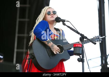 17. April 2016 - Fort Lauderdale, Florida, USA - Sängerin Elle King tritt auf der Bühne während des Tortuga Music Festivals 2016 auf – Tag 3. (Bild: © Debby Wong via ZUMA Wire) Stockfoto