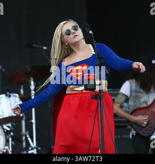 17. April 2016 - Fort Lauderdale, Florida, USA - Sängerin Elle King tritt auf der Bühne während des Tortuga Music Festivals 2016 auf – Tag 3. (Bild: © Debby Wong via ZUMA Wire) Stockfoto