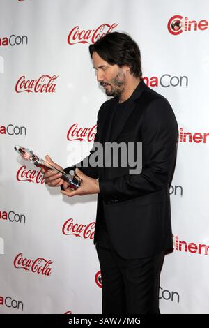 April 2016 - Las Vegas, CA, USA - LAS VEGAS - 14. APR: Keanu Reeves bei der CinemaCon Awards Gala im Caesars Palace am 14. April 2016 in Las Vegas, CA (Credit Image: © hPa/Newscom via ZUMA Press) Stockfoto