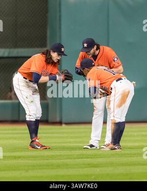 3. Juni 2016: Houston Astros Linksfeldspieler Colby Rasmus (28), Linksfeldspieler Jake Marisnick (6) und Rechtsfeldspieler Tony Kemp (16) feiern nach dem Major League Baseball Spiel zwischen den Oakland Athletics und den Houston Astros im Minute Maid Park in Houston, Texas. Die Astros besiegten den A's 12-2 Tim Warner/CSM. (Kreditbild: © Tim Warner/CSM via ZUMA Wire) Stockfoto