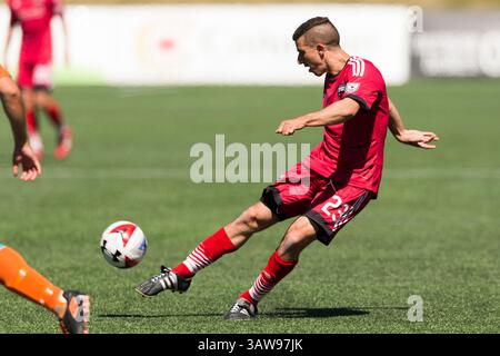 30. April 2016: Ottawa Fury FC Stürmer Idan Vered (23) stillt den Ball während des NASL-Spiels zwischen Miami FC und Ottawa Fury FC im TD Place Stadium in Ottawa, ON, Kanada Daniel Lea/CSM(Credit Image: © Daniel Lea/CSM via ZUMA Wire) Stockfoto