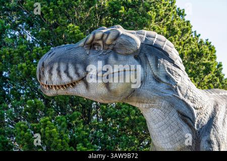 Lebensgroßes animisches Modell eines Tyrannosaurus Rex Dinosauriers in der Dinosaurier-Ausstellung im Edinburgh Zoo in Schottland, Großbritannien Stockfoto
