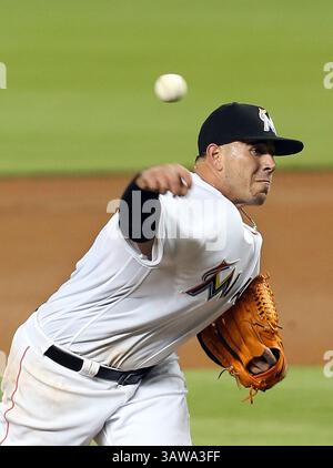 21. Juni 2016 - Miami, FL, USA - die Miami Marlins' Jose Fernandez spielen am Dienstag, 21. Juni 2016 im zweiten Inning gegen die Atlanta Braves im Marlins Park in Miami. (Kreditbild: © Pedro Portal/TNS via ZUMA Wire) Stockfoto