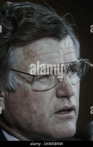 März 1984: Washington, District of Columbia, USA S - Senator Edward „Ted“ Kennedy Democrat aus Massachusetts bei der Anhörung im Senat (Foto: © Mark Reinstein via ZUMA Wire) Stockfoto