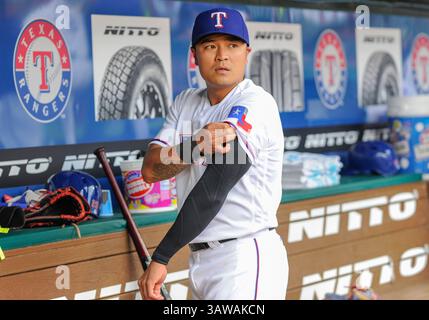 21. Juni 2016: Texas Rangers Right Fielder Shin-Soo Choo #17 während eines Interleague MLB-Spiels zwischen den Cincinnati Reds und den Texas Rangers im Globe Life Park in Arlington besiegte TX Cincinnati Texas 8-2 Albert Pena/CSM(Credit Image: © Albert Pena/CSM Via ZUMA Wire) Stockfoto