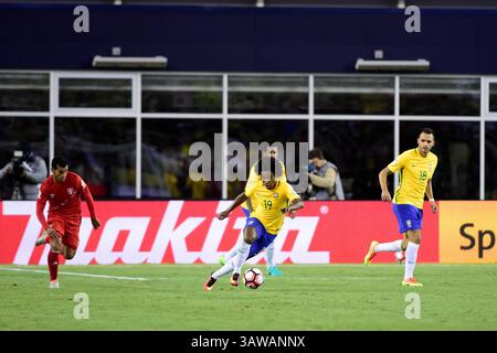 Sonntag, 12. Juni 2016: Brasilianischer Mittelfeldspieler Willian (19) im Spiel der Copa America Centenario 2016 zwischen Brasilien und Peru im Gillette Stadium in Foxborough, Massachusetts. Peru besiegt Brasilien mit 1:0. Eric Canha/CSM(Bild: © Eric Canha/CSM via ZUMA Wire) Stockfoto