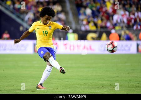 Sonntag, 12. Juni 2016: Brasilianischer Mittelfeldspieler Willian (19) im Spiel der Copa America Centenario 2016 zwischen Brasilien und Peru im Gillette Stadium in Foxborough, Massachusetts. Peru besiegt Brasilien mit 1:0. Eric Canha/CSM(Bild: © Eric Canha/CSM via ZUMA Wire) Stockfoto