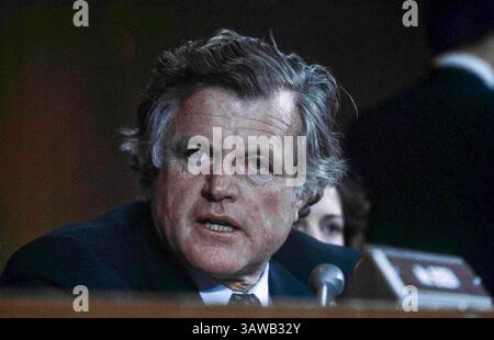 März 1984: Washington, District of Columbia, USA S - Senator Edward „Ted“ Kennedy Democrat aus Massachusetts bei der Anhörung im Senat (Foto: © Mark Reinstein via ZUMA Wire) Stockfoto