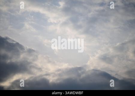 Skånes-Fagerhult, Skåne, Schweden. April 2025. Bewölkter Himmel. Stockfoto