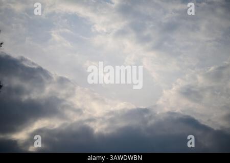 Skånes-Fagerhult, Skåne, Schweden. April 2025. Bewölkter Himmel. Stockfoto