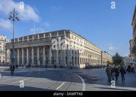 Place de la Comedie mit großem Theater, Opernhaus der Opera National de Bordeaux, Bordeaux, Departement Gironde, Region Nouvelle Aquitaine, Frankreich Stockfoto