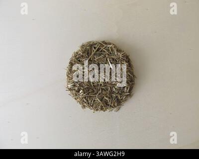 Heublumen und Grasblumen auf einem Brett, Graminis Flos Stockfoto