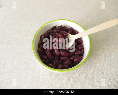 Gekochte rote Kidneybohnen in einer Schüssel Stockfoto