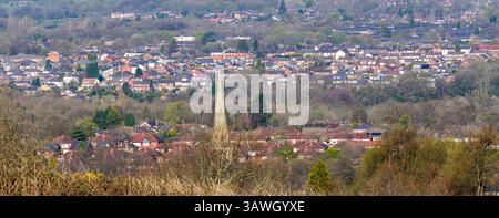 Panoramabild von Hyde im Großraum Manchester, fotografiert vom Werneth Low Country Park Stockfoto