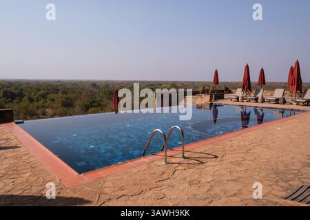 Ghana, Mole National Park. Zaina Lodge Swimmingpool. Stockfoto