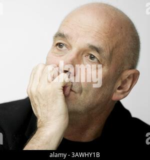 14. Januar 2010 – Hollywood, Kalifornien, USA – Regisseur Martin Campbell des Films „Edge of Darkness“ in Los Angeles, KALIFORNIEN am 14. Januar 2010 (Foto: © Armando Gallo/ZUMA Studio) Stockfoto