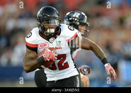 13. Juli 2016: Greg Ellingson (82) der Ottawa Redblacks spielt mit dem Ball während des regulären CFL-Saisonspiels zwischen Toronto Argonauts und Ottawa Redblacks, das am 13. Juli 2016 auf dem BMO Field in Toronto, Kanada stattfand. Julian Avram/Cal Sport Media (Kreditbild: © Julian Avram/CSM via ZUMA Wire) Stockfoto