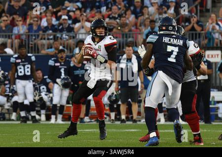 13. Juli 2016: Ottawa Redblacks Quarterback Trevor Harris (7) bereitet sich darauf vor, den Ball während des regulären CFL-Saisonspiels zwischen Toronto Argonauts und Ottawa Redblacks zu werfen, das am 13. Juli 2016 auf dem BMO Field in Toronto stattfindet. Julian Avram/Cal Sport Media (Kreditbild: © Julian Avram/CSM via ZUMA Wire) Stockfoto