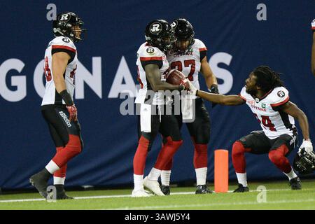 13. Juli 2016: Ottawa Redblacks Defensivback Abdul Kanneh (14) feiert den Touchdown, den Ottawa Redblacks Defensivback Tristan Jackson (38) während des regulären CFL-Saisonspiels zwischen Toronto Argonauts und Ottawa Redblacks am 13. Juli 2016 auf dem BMO Field in Toronto (Kanada) erzielte. Julian Avram/Cal Sport Media (Kreditbild: © Julian Avram/CSM via ZUMA Wire) Stockfoto