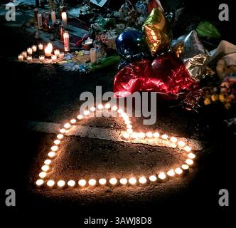 Juli 2016 - Orlando, Florida, USA - CHERIE DIEZ | Times. Memorial vor dem Pulse Nachtclub in Orlando, Dienstag, 12. Juni 2016. (Bild: © Cherie Diez/Tampa Bay Times via ZUMA Wire) Stockfoto