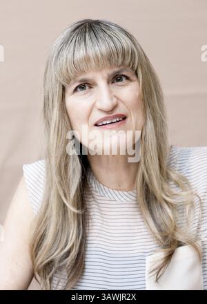 5. März 2011 – Hollywood, Kalifornien, USA – Regisseurin Catherine Hardwicke des Films „Red Riding Hood“, der am 5. März 2011 in Los Angeles gedreht wurde (Foto: © Armando Gallo/ZUMA Studio) Stockfoto