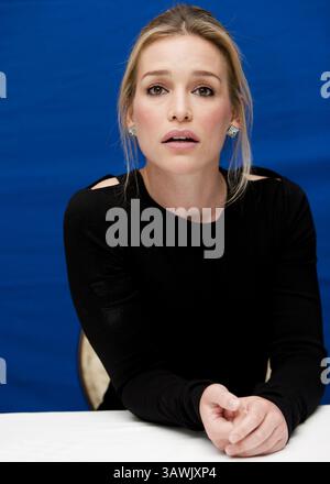 Juli 2011 – Hollywood, Kalifornien, USA – Piper Perabo von ''Covert Affairs'', Hollywood, Kalifornien, 28. Juli 2011 (Foto: © Armando Gallo/ZUMA Studio) Stockfoto
